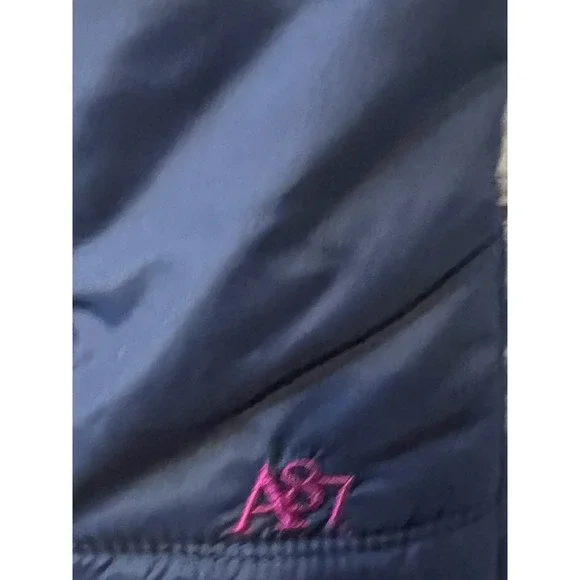 Aeropostale Women's Quilted Puffer Vest Mock Collar Navy Size Medium EXCELLENT - Picture 3 of 5